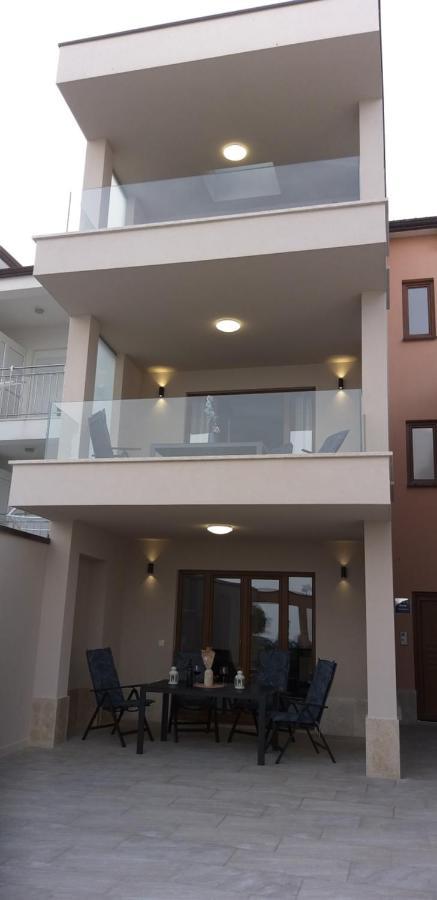 Sanja Apartments Rivarela Novigrad  Екстер'єр фото